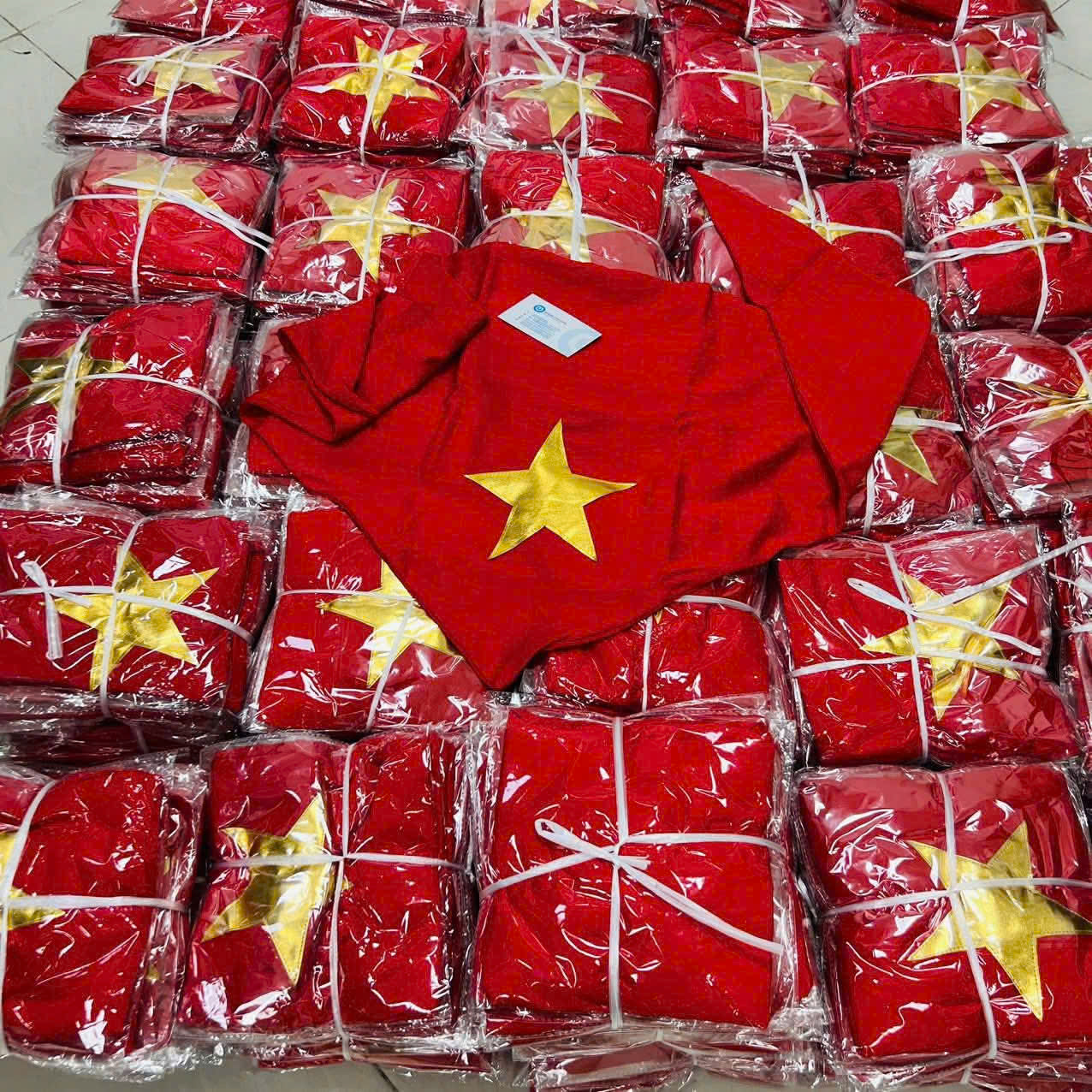 In áo đồng phục Hà Nội: Lợi ích khi chọn xưởng gần – báo giá & thời gian giao hàng